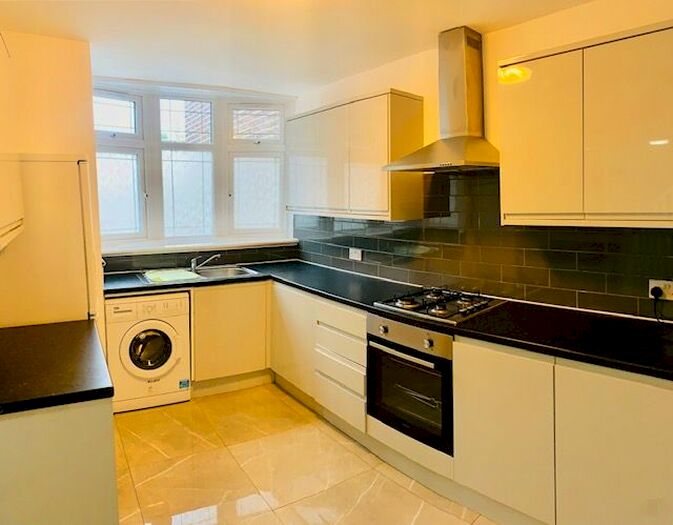 4 Bedroom Terraced House To Rent In Stafford Road, Bow, E3