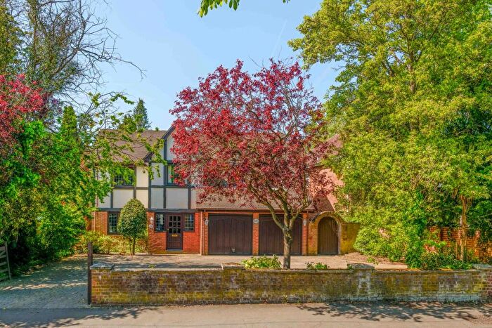 5 Bedroom Detached House For Sale In Sidney Road, Walton-on-Thames, KT12