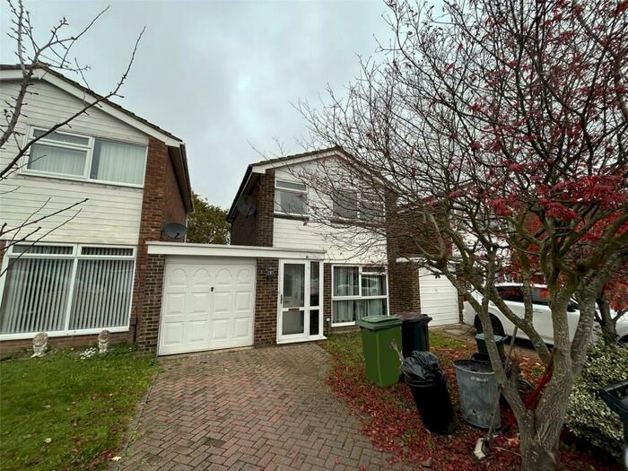 3 Bedroom Link Detached House To Rent In Powster Road, Bromley, BR1