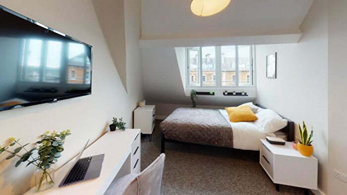 3 Bedroom Flat To Rent In Whiteladies Road, Clifton, Bristol, BS8