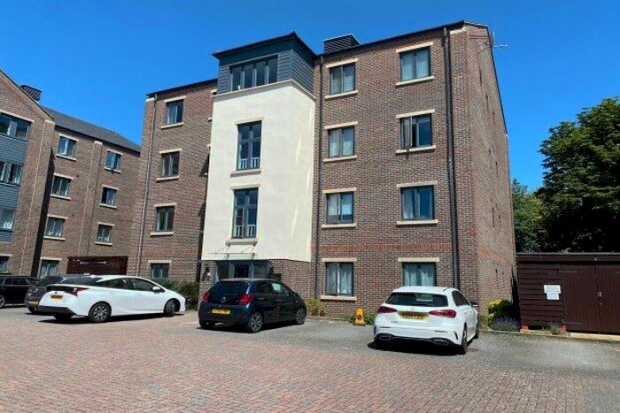 2 Bedroom Flat To Rent In Narborough House, Gosport, PO12