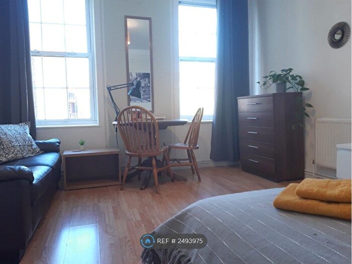 1 Bedroom Flat To Rent In Hazelwood House, London, SE8