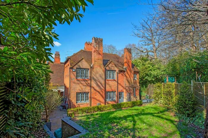 3 Bedroom Cottage To Rent In Green Lane, Cobham, KT11