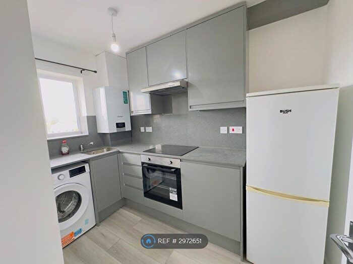 3 Bedroom Flat To Rent In Staines Road West, Sunbury-On-Thames, TW16