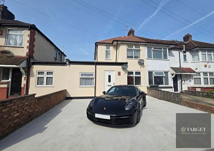 4 Bedroom House To Rent In Nightingale Road, N9