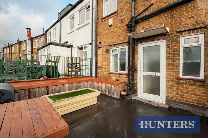 2 Bedroom Flat To Rent In Castle Parade, Ewell By Pass, Ewell, Epsom, KT17