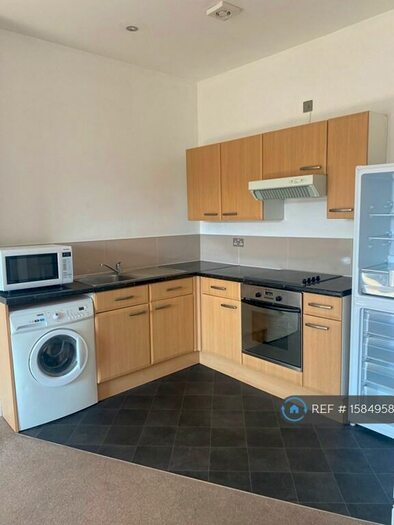 2 Bedroom Flat To Rent In Jade Mews, Portsmouth, PO2