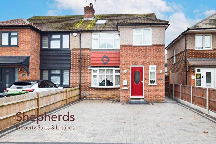 4 Bedroom Semi Detached House For Sale In Bullwell Crescent, Cheshunt, EN8