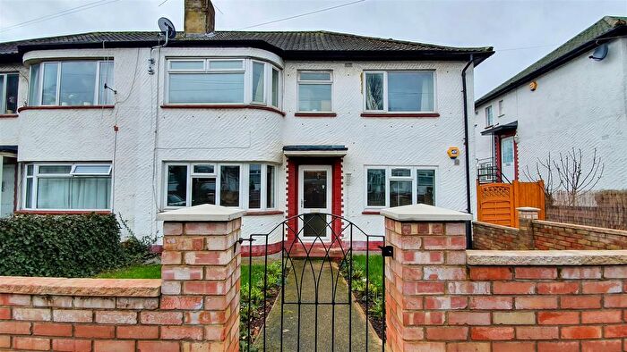 2 Bedroom Maisonette To Rent In Hexham Gardens, Isleworth, TW7