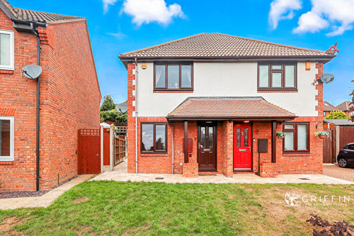 2 Bedroom Semi-Detached House For Sale In Downs Grove, Basildon, SS16