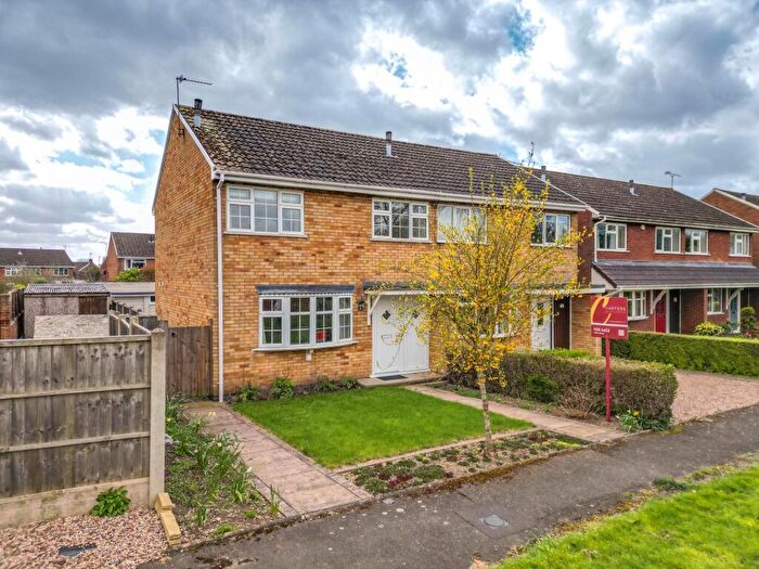 3 Bedroom Semi Detached House For Sale In Pangbourne Close, Nuneaton, CV11
