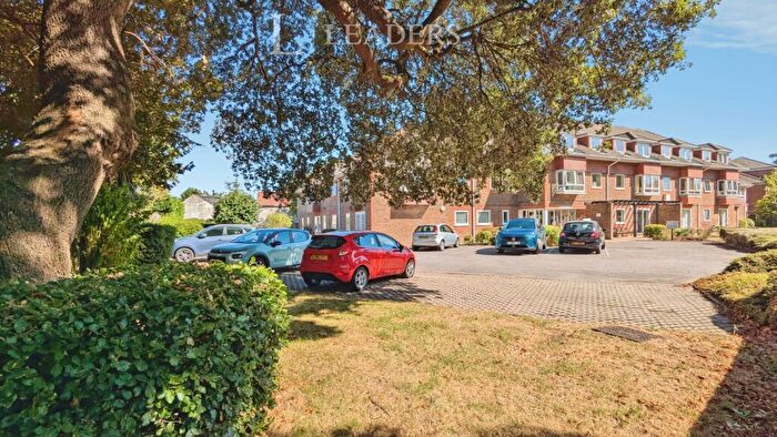1 Bedroom Apartment For Sale In Horndean Road, Emsworth, Hampshire, PO10