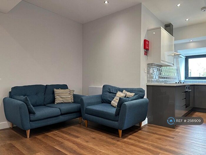 2 Bedroom Flat To Rent In Hanover Square, Leeds, LS3