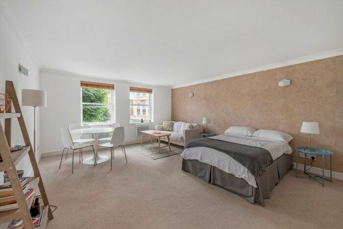 Studio To Rent In Earl's Court Square, London, SW5