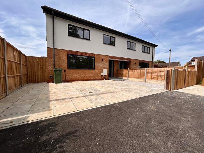 3 Bedroom Semi-Detached House To Rent In West Riding, Bricket Wood, St. Albans, AL2