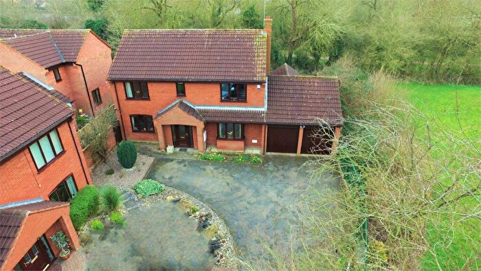 6 Bedroom Detached House To Rent In Northleigh, Furzton, Milton Keynes, MK4