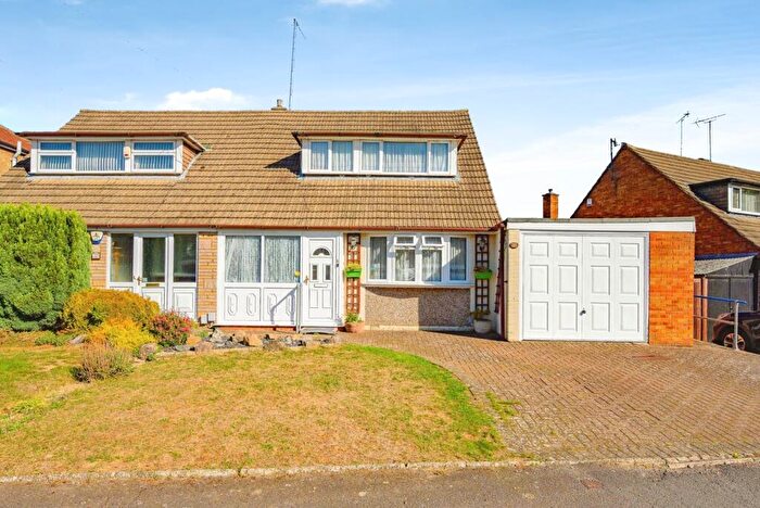 3 Bedroom Bungalow For Sale In Florence Avenue, Luton, Bedfordshire, LU3