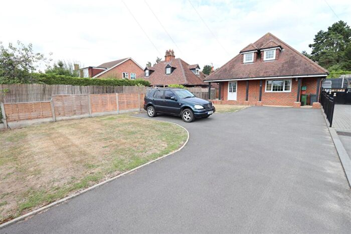 3 Bedroom Detached Bungalow To Rent In Bath Road, Calcot, Reading, RG31