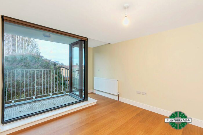 1 Bedroom Flat To Rent In Cameron Road, Seven Kings, IG3