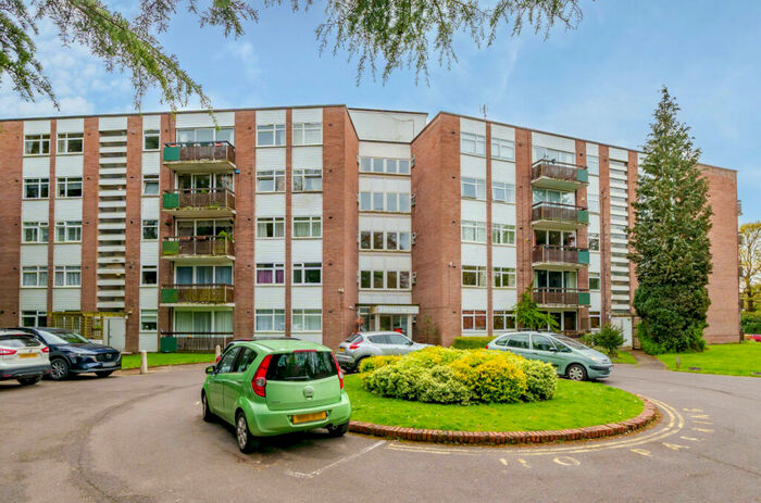 2 Bedroom Apartment To Rent In Kemnal Road, Chislehurst, BR7