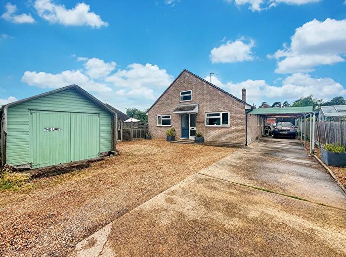 3 Bedroom Bungalow For Sale In Love Lane, Brightlingsea, Colchester, CO7