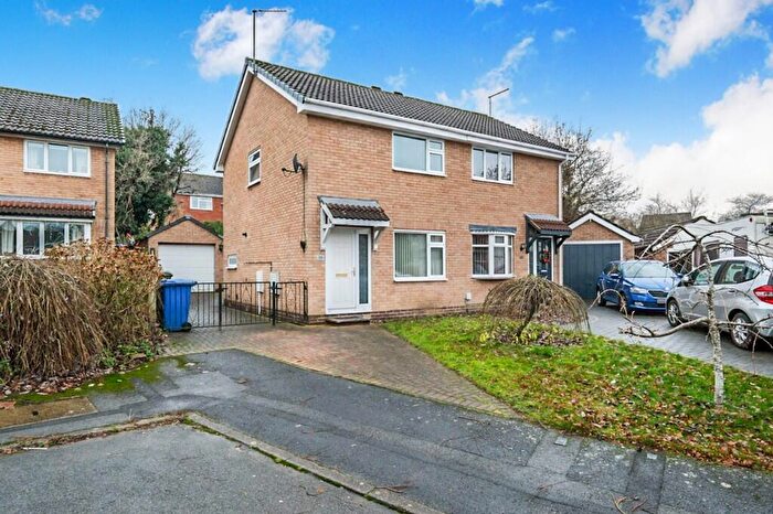 2 Bedroom Semi Detached House For Sale In Creswick Close, Chesterfield, Derbyshire, S40