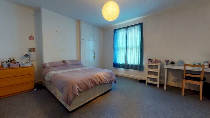 4 Bedroom Terraced House To Rent In Beechwood View, Burley, Leeds, LS4