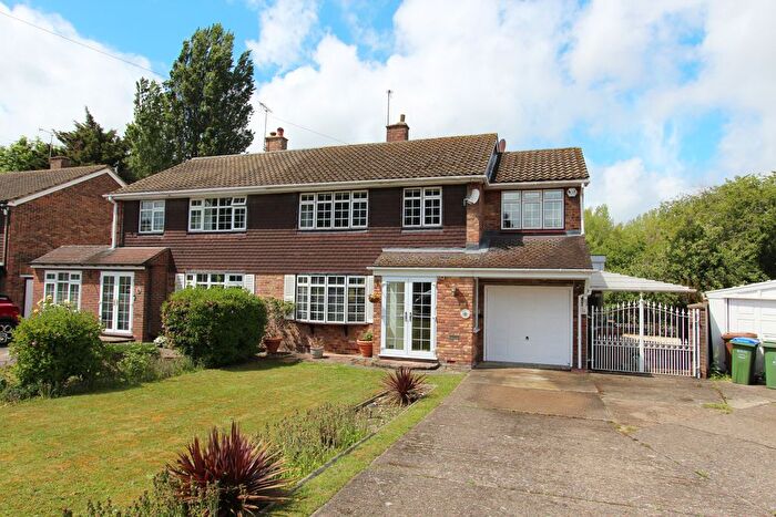 4 Bedroom Semi-Detached House For Sale In High Beeches, Sidcup, Kent, DA14