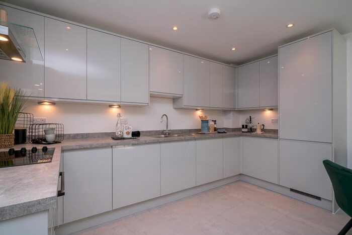 2 Bedroom Flat To Rent In Whippendell Road, Watford, WD18
