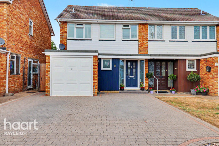 3 Bedroom Semi-Detached House For Sale In Windsor Way, Rayleigh, SS6