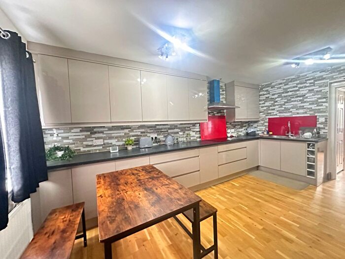 6 Bedroom Semi-Detached House To Rent In Myrtle Close, West Drayton, UB7