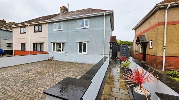 4 Bedroom Semi-Detached House For Sale In School Road, Llanelli, SA15