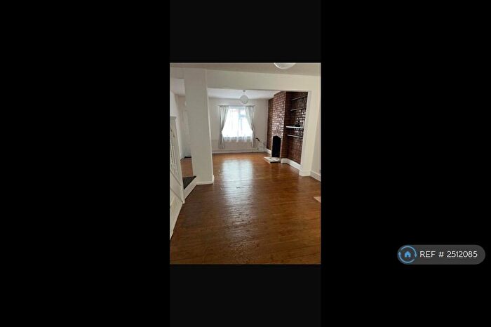 2 Bedroom End Of Terrace House To Rent In Station Terrace, Park Street, St. Albans, AL2