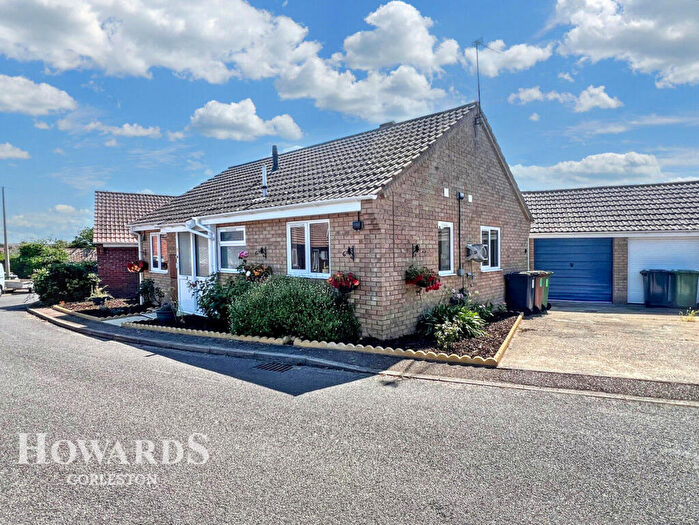 2 Bedroom Detached House For Sale In Randall Close, Hopton, NR31