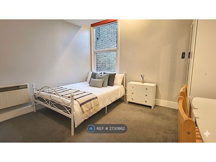 Studio To Rent In High Street, London, N8