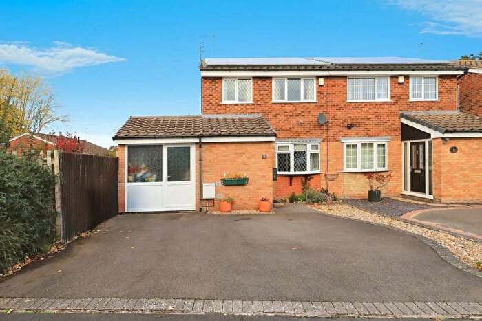 3 Bedroom Semi Detached House For Sale In Epsom Close, Perton, Wolverhampton, Staffordshire, WV6