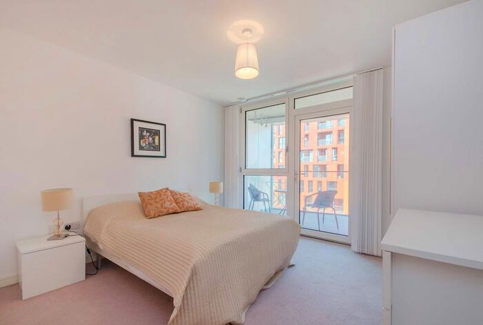 1 Bedroom Flat To Rent In Cable Walk, Greenwich, London, SE10