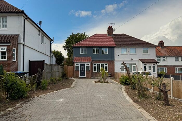 3 Bedroom Semi-Detached House For Sale In London, N21