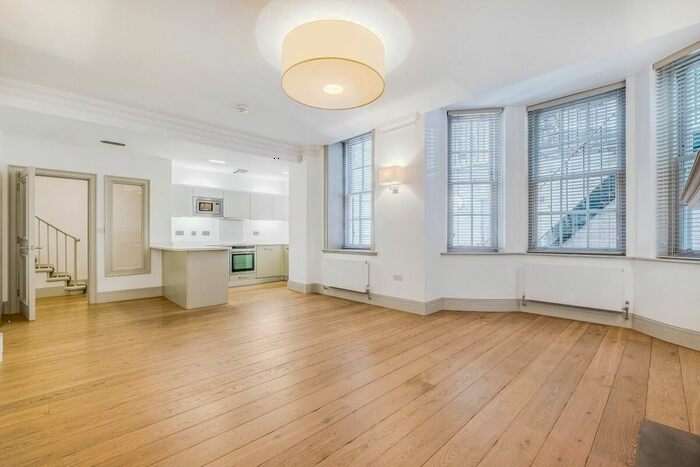 2 Bedroom Flat To Rent In Devonshire Street, London, W1W