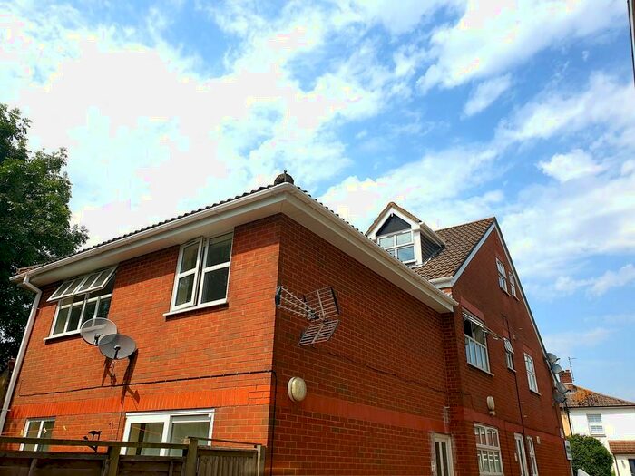 1 Bedroom Apartment To Rent In Millbrook Road East, Southampton, SO15