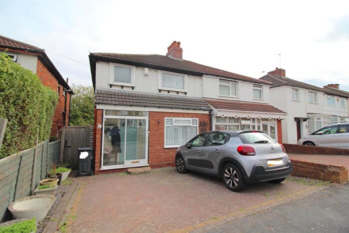 3 Bedroom Semi-Detached House For Sale In Redthorn Grove, Stechford, Birmingham, B33