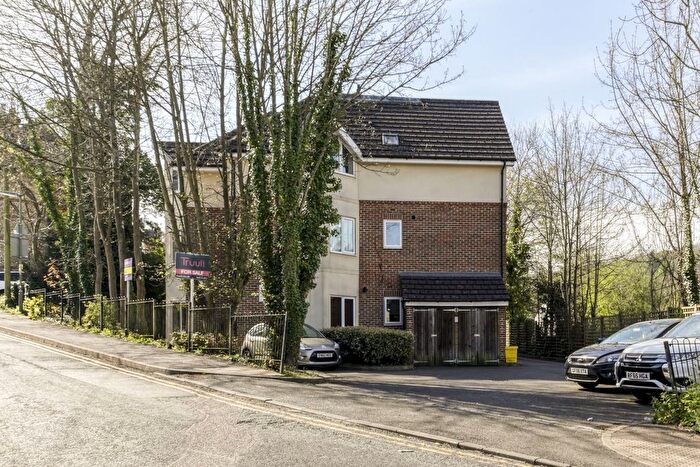 2 Bedroom Flat For Sale In St Lukes Road, Whyteleafe, CR3