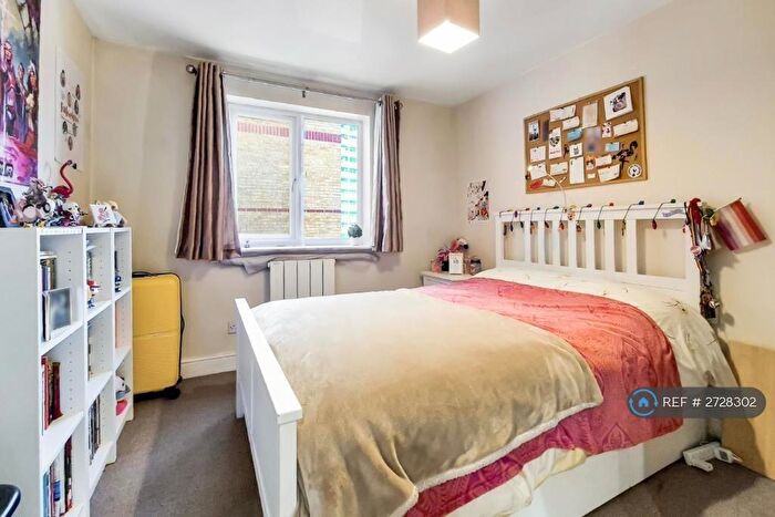 1 Bedroom Flat To Rent In Century House, London, SE8