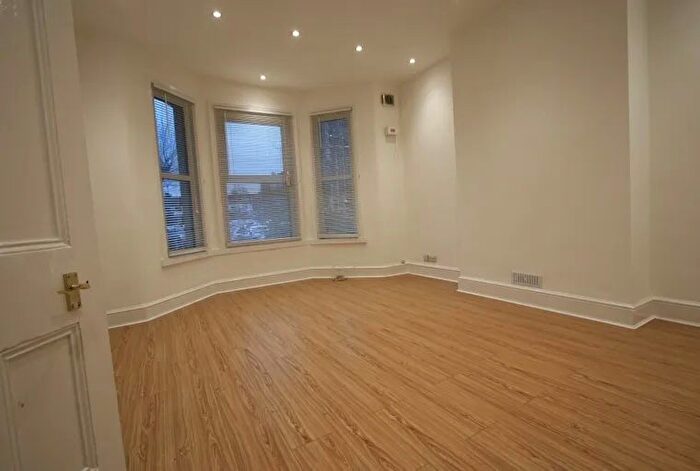 2 Bedroom Flat To Rent In Brighton Road, South Croydon, CR2