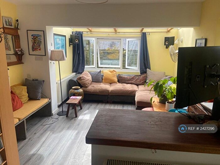 2 Bedroom Flat To Rent In Eversley Rd, Swansea, SA2