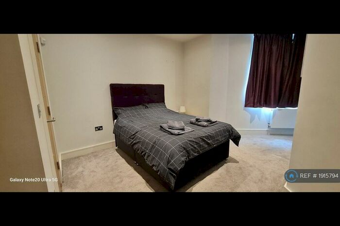2 Bedroom Flat To Rent In High Street, Bracknell, RG12
