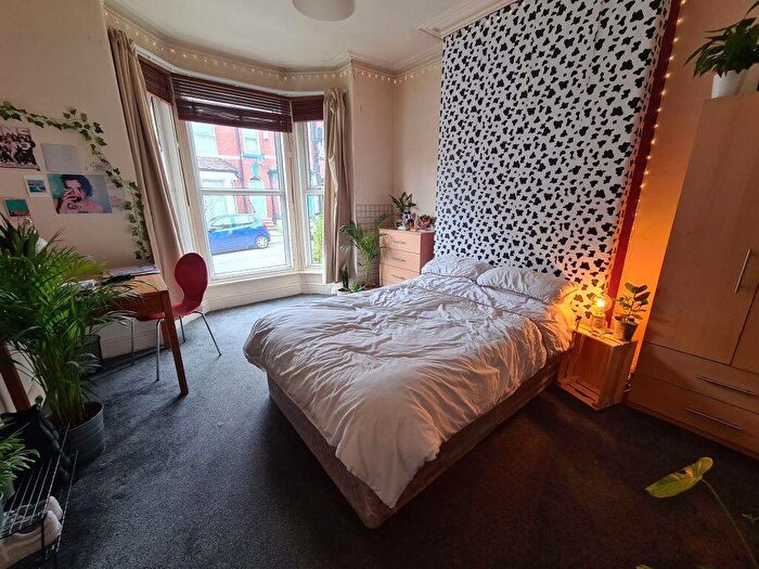 6 Bedroom House To Rent In Hessle Place, Leeds, LS6