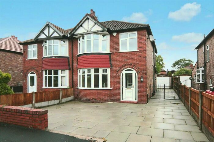 3 Bedroom Semi-Detached House To Rent In Ludford Grove, Sale, M33