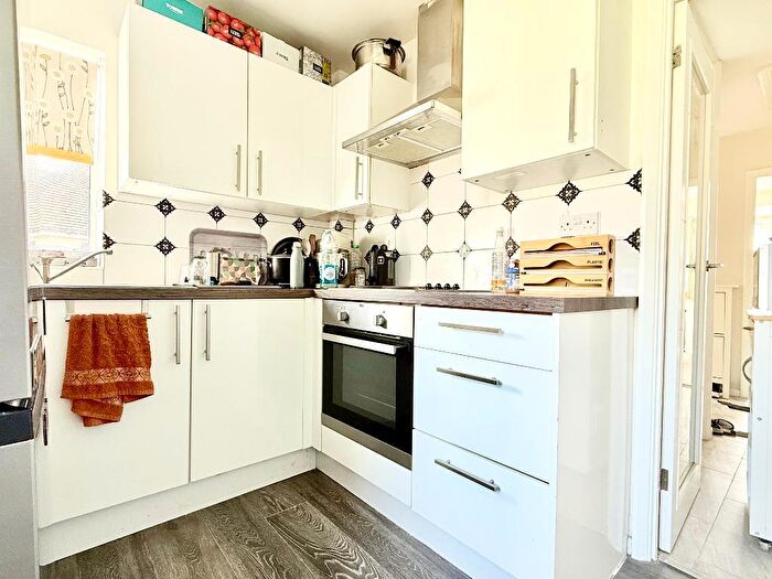 2 Bedroom Bungalow For Sale In Laburnum Grove, Warden Hills, Luton, Bedfordshire, LU3