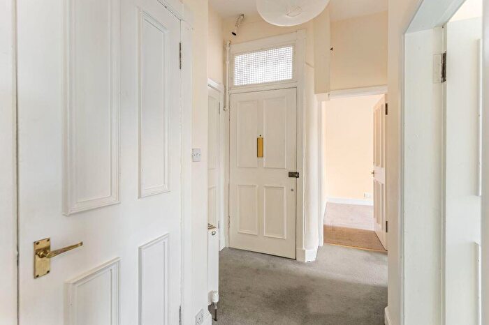 2 Bedroom Flat For Sale In / Dean Park Street, Edinburgh, EH4